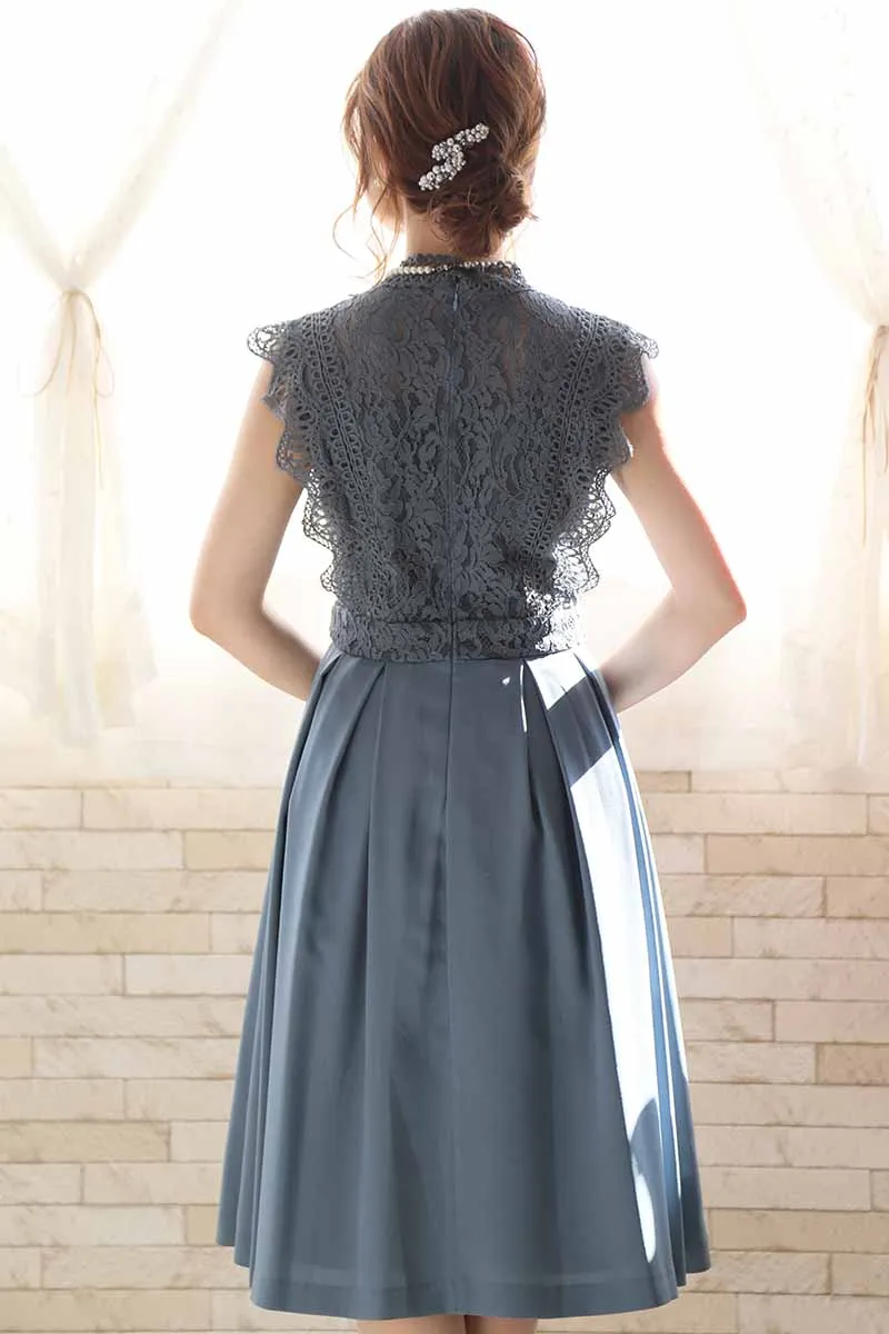 ブルーグレーのスタンドカラーレースドレス