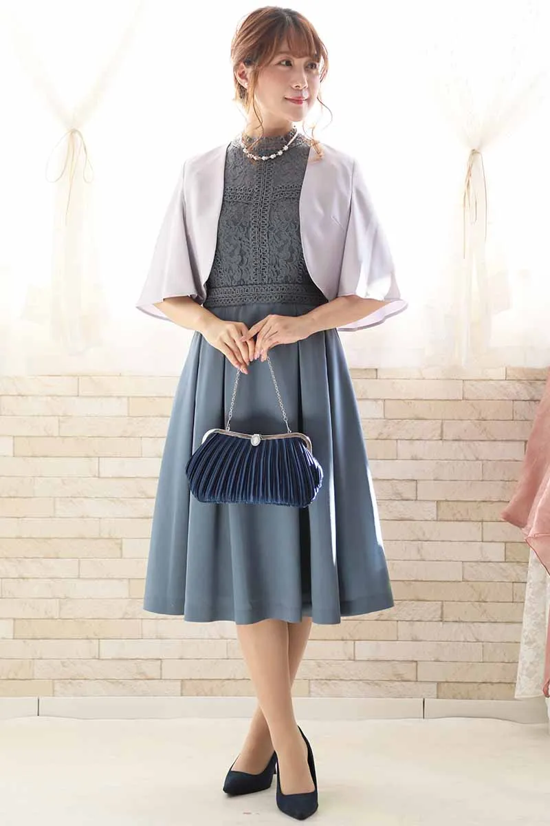 ブルーグレーのスタンドカラーレースドレス