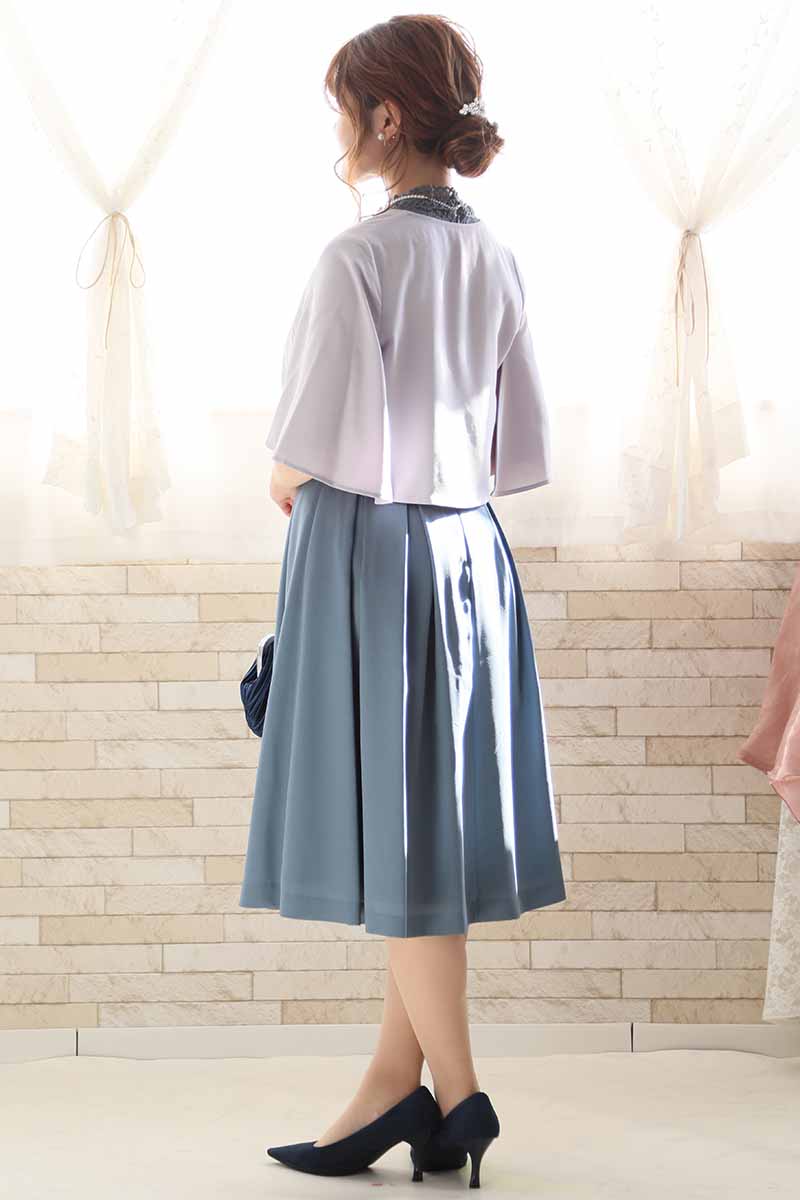 ブルーグレーのスタンドカラーレースドレス