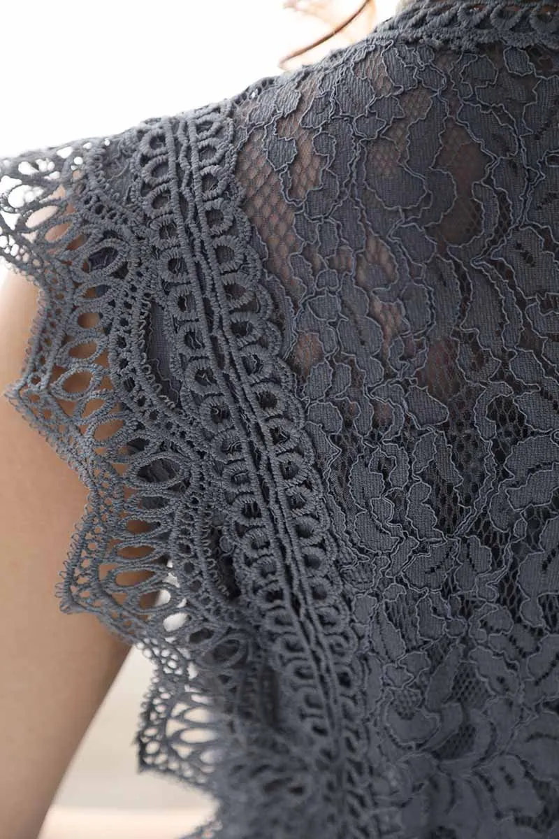 ブルーグレーのスタンドカラーレースドレス