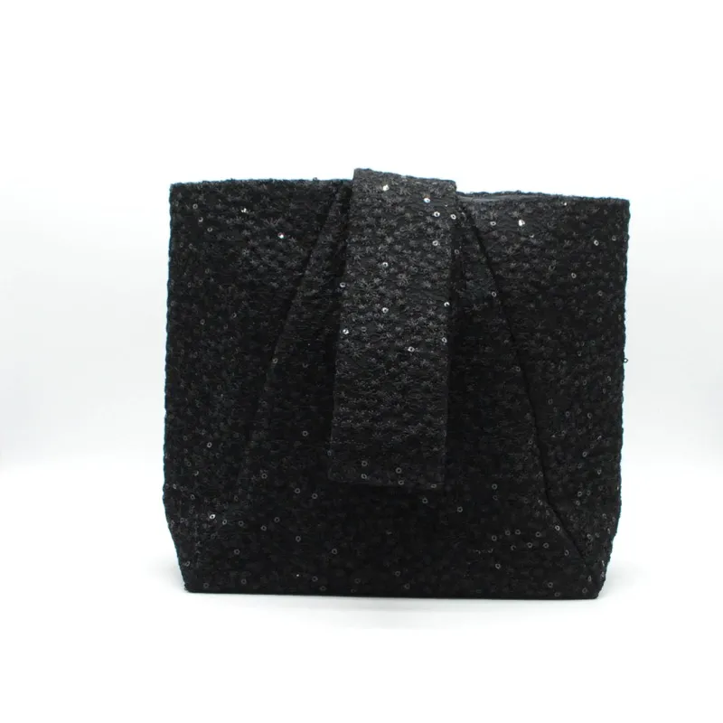 ブラックの刺繍スパンコールのワンハンドルバッグ