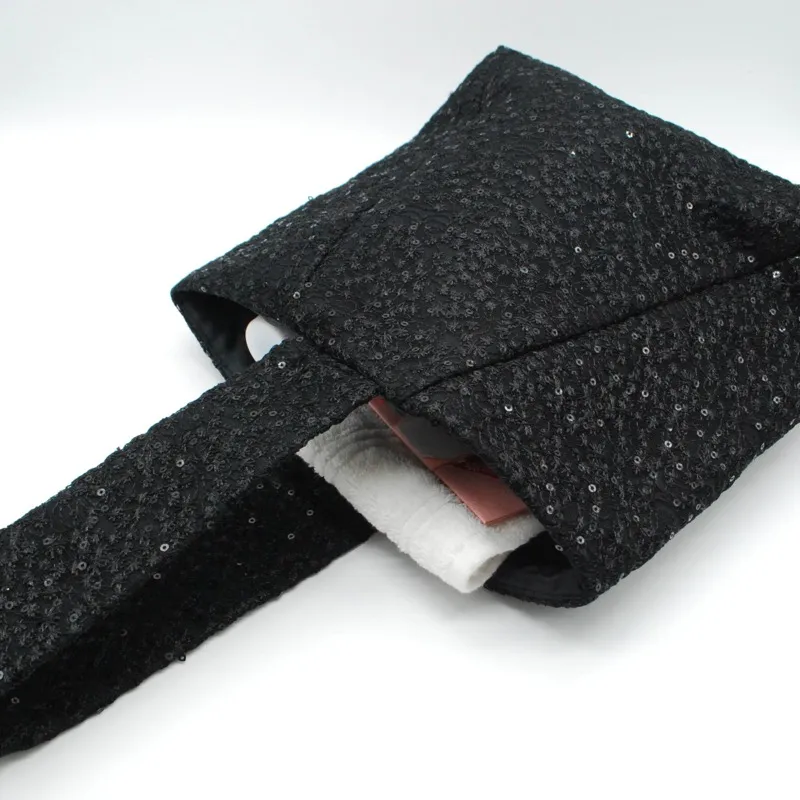 ブラックの刺繍スパンコールのワンハンドルバッグ