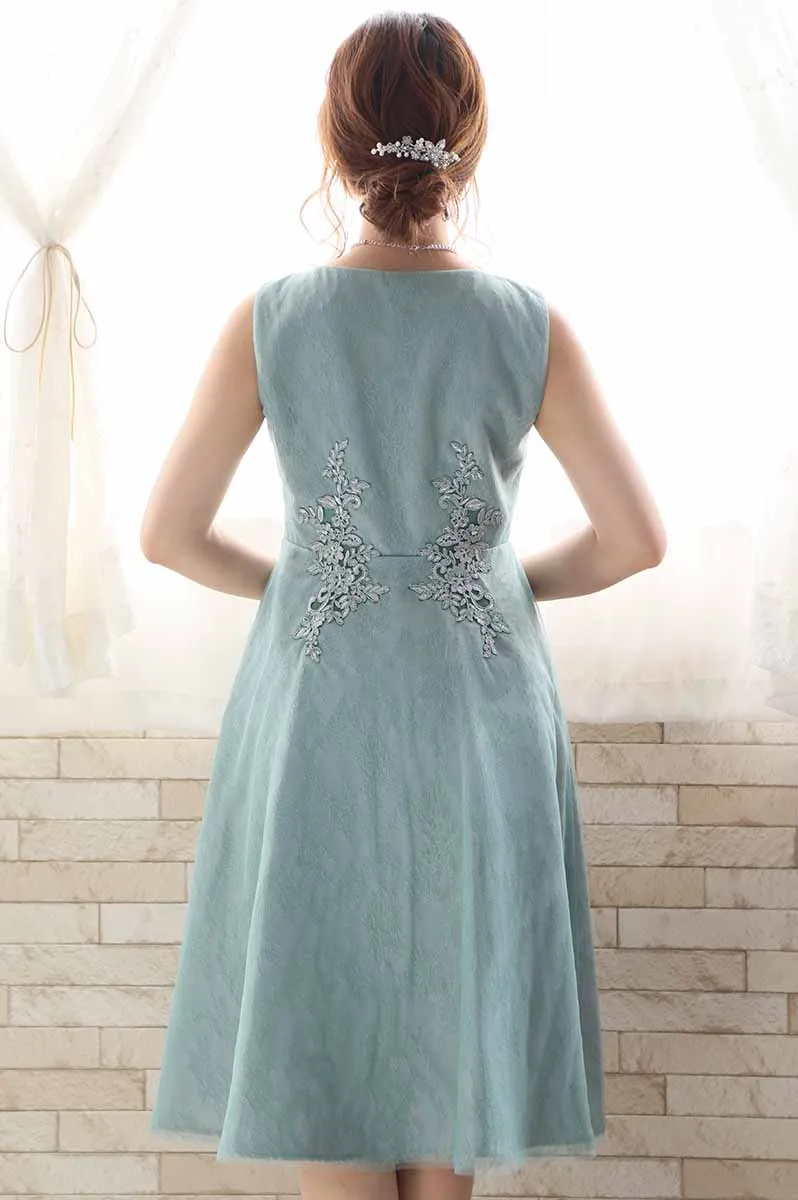 ミントグリーンのウエスト刺繍総レースドレス