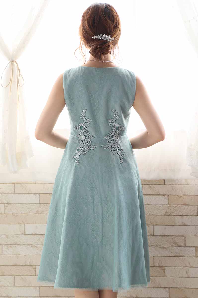 ミントグリーンのウエスト刺繍総レースドレス