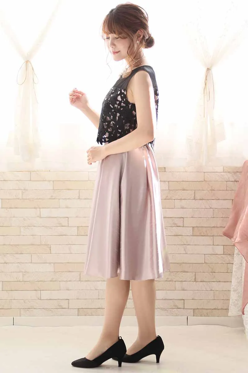 ピンクグレーのケミカルレースシャンタンドレス