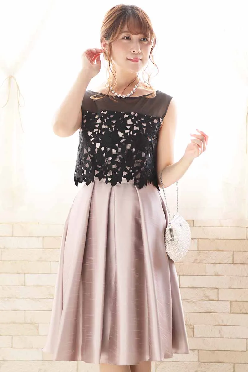 ピンクグレーのケミカルレースシャンタンドレス