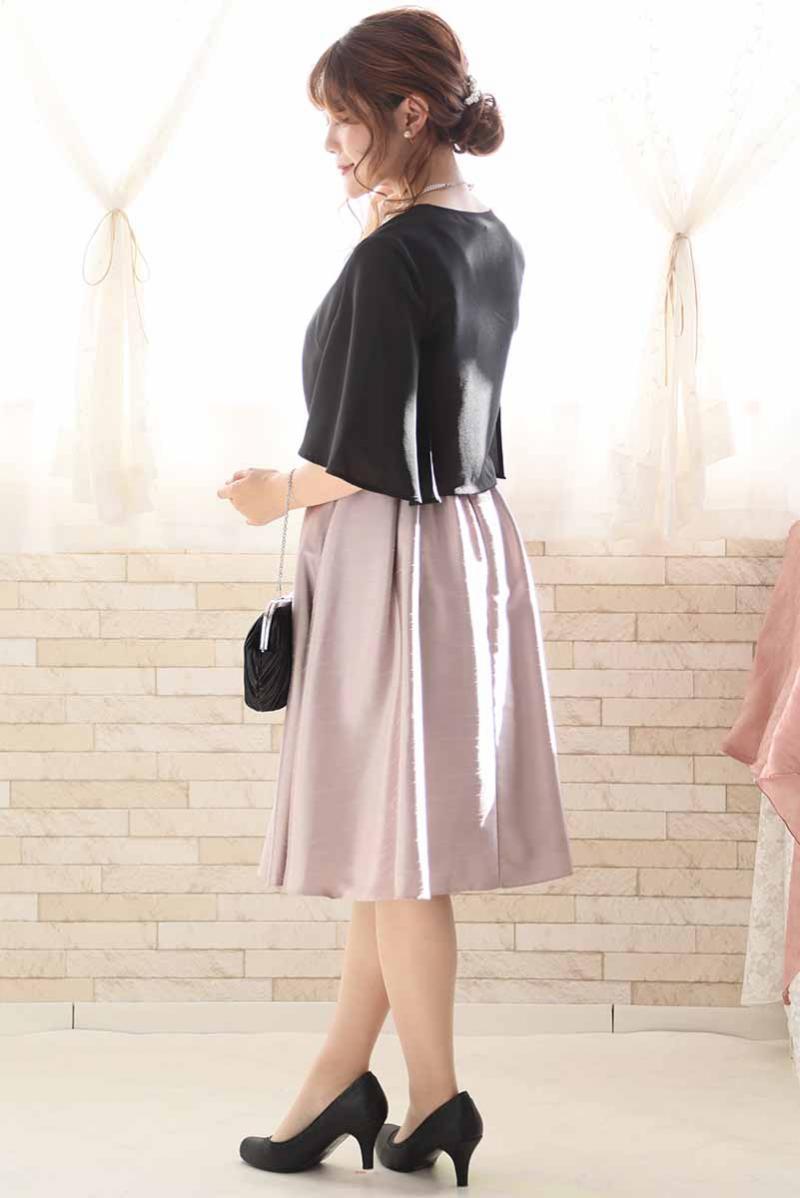 ピンクグレーのケミカルレースシャンタンドレス