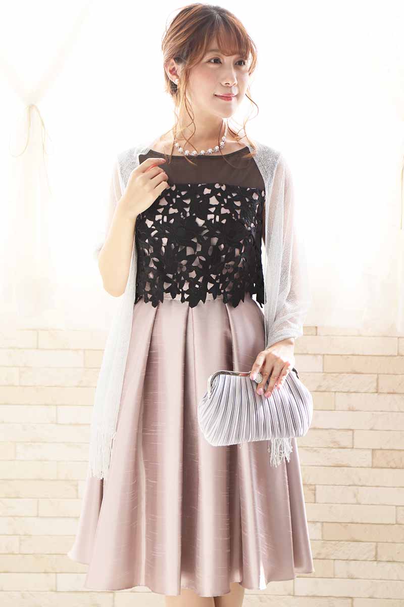 ピンクグレーのケミカルレースシャンタンドレス