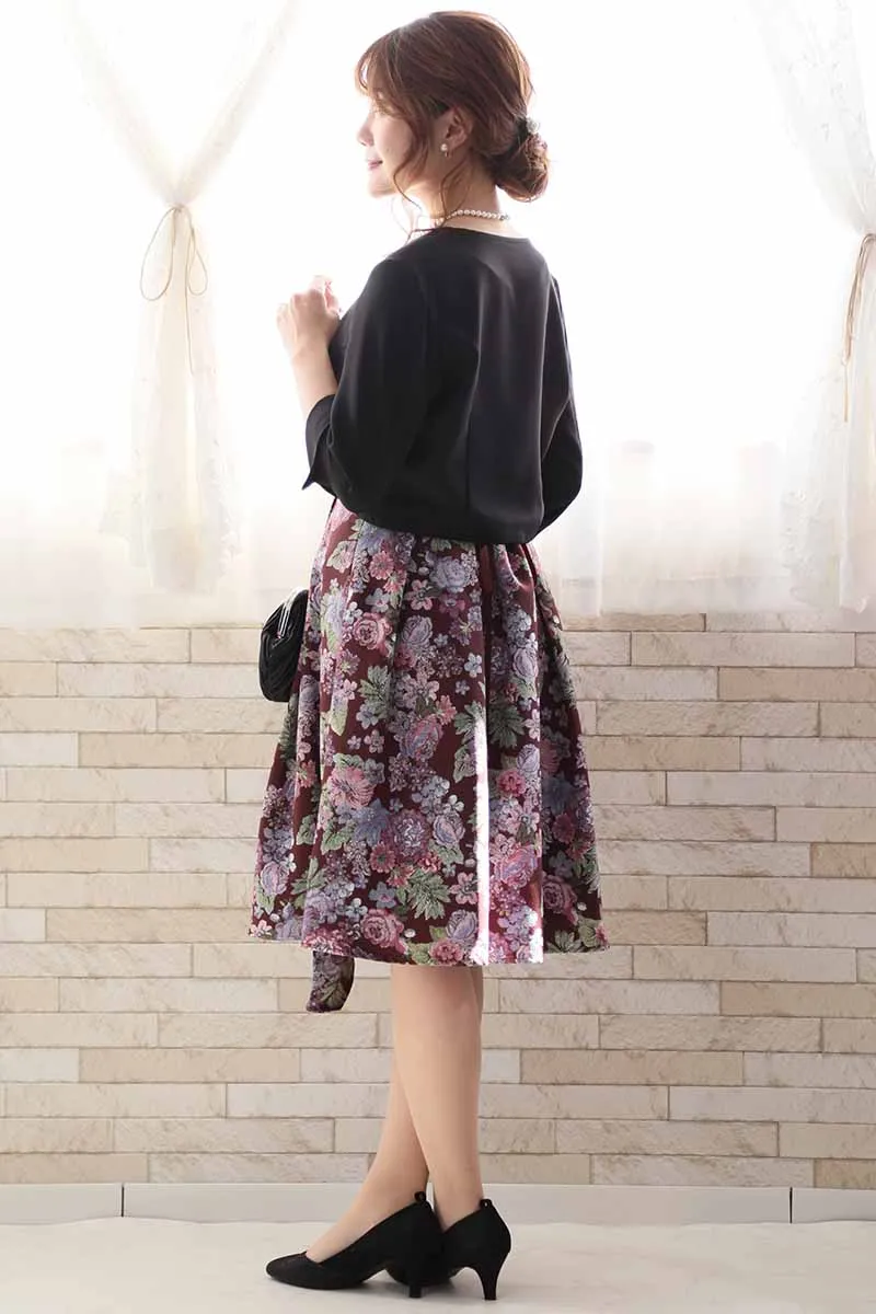 ワインレッドのフラワージャガードノースリーブドレス