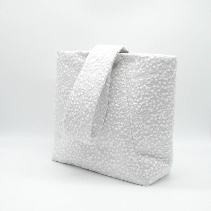 ホワイトの刺繍スパンコールのワンハンドルバッグ