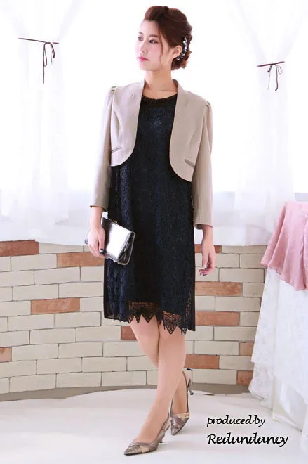 ベージュの七分袖ジャケット