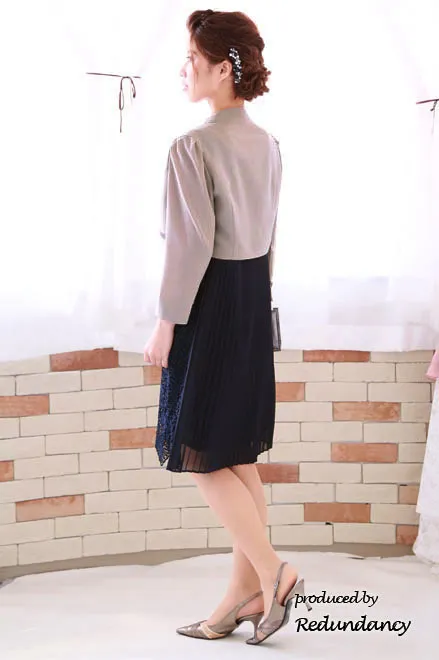 ベージュの七分袖ジャケット