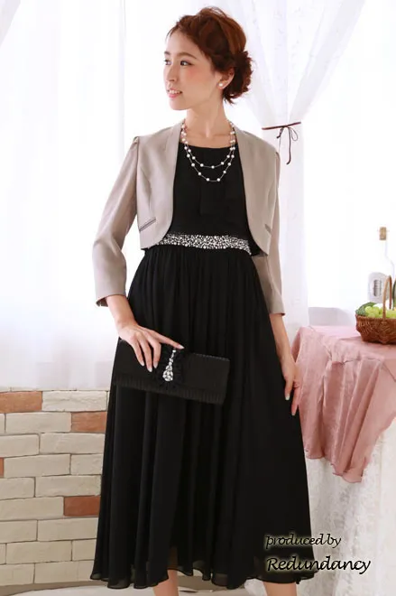 ベージュの七分袖ジャケット