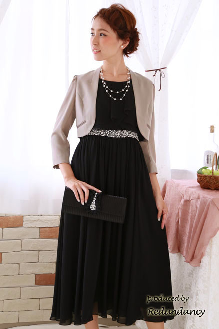 ベージュの七分袖ジャケット