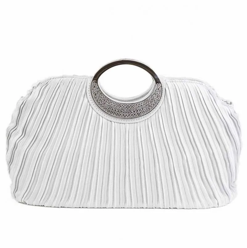 シルバーのプリーツバッグ