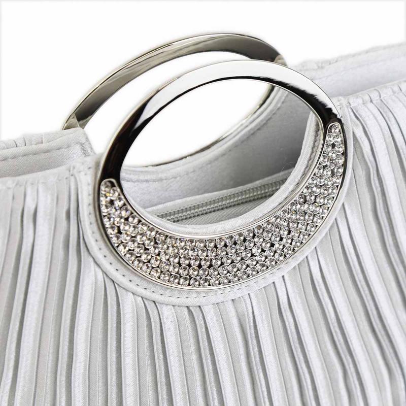 シルバーのプリーツバッグ