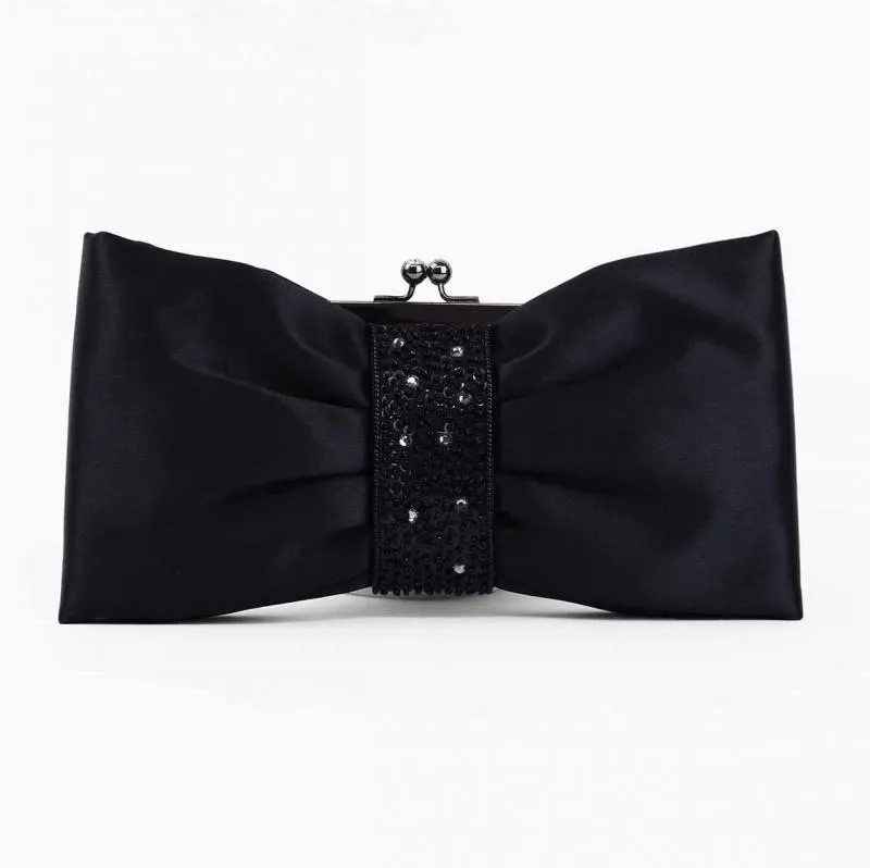 ブラックのリボンモチーフバッグ