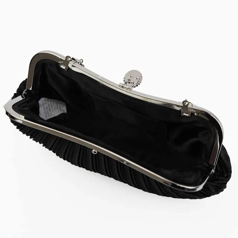 ブラックのストーンボタンバッグ