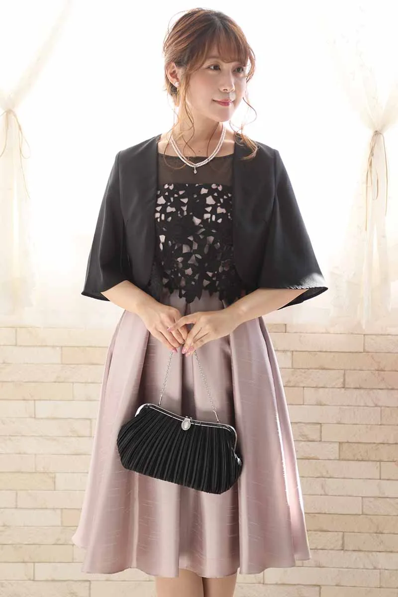 ブラックのストーンボタンバッグ