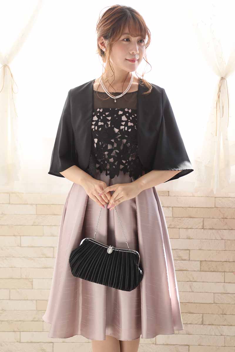 ブラックのストーンボタンバッグ