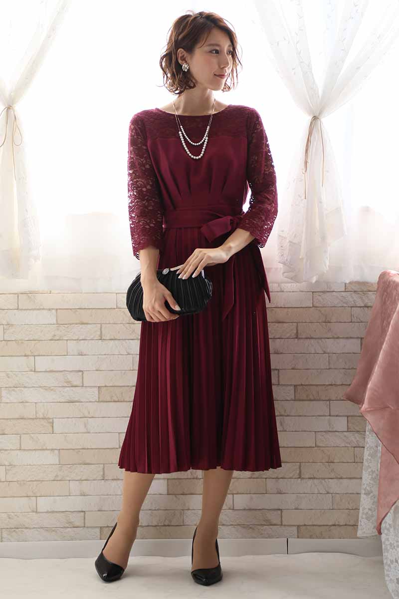 ブラックのストーンボタンバッグ