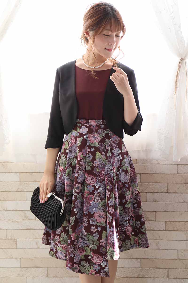 ブラックのストーンボタンバッグ