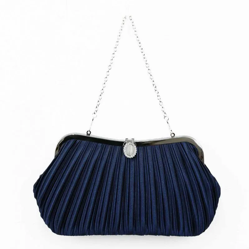 ネイビーのストーンボタンバッグ