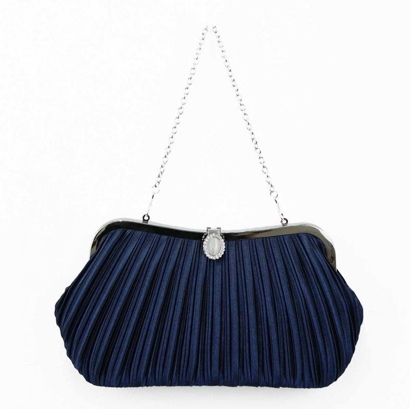 ネイビーのストーンボタンバッグ