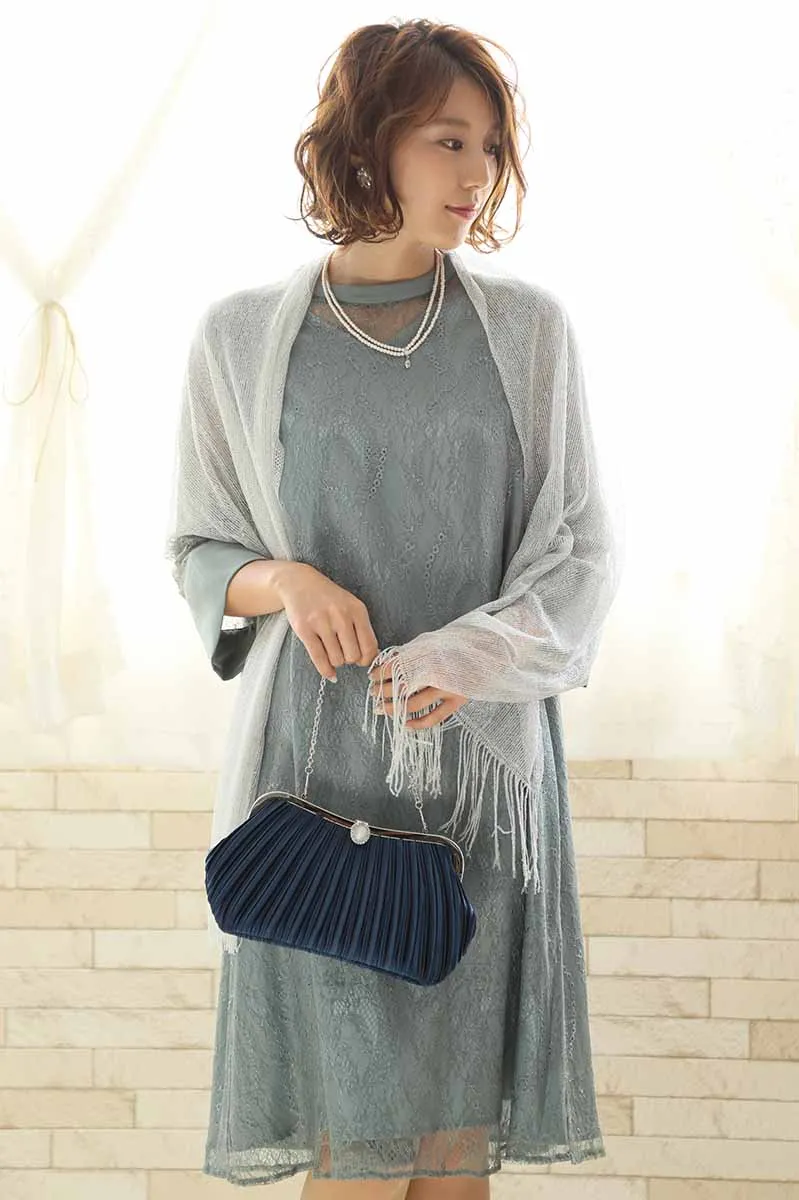 ネイビーのストーンボタンバッグ