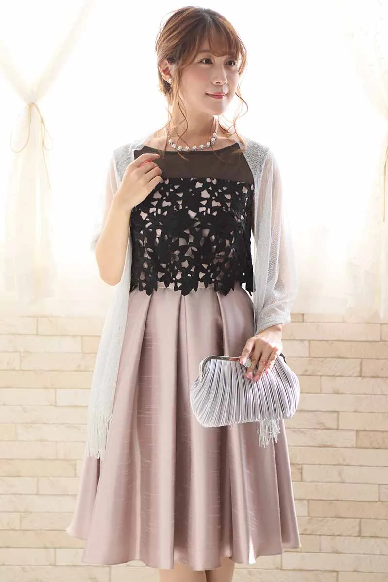 シルバーのストーンボタンバッグ