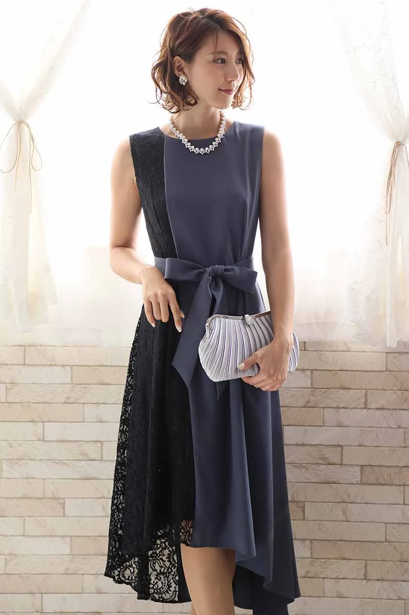 シルバーのストーンボタンバッグ