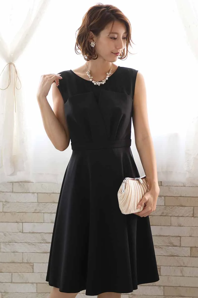 ベージュのストーンボタンバッグ