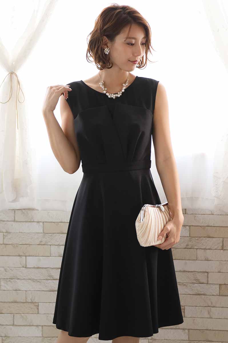 ベージュのストーンボタンバッグ