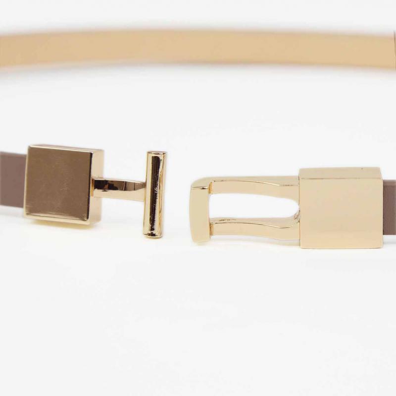 グレージュのスライド式ベルト