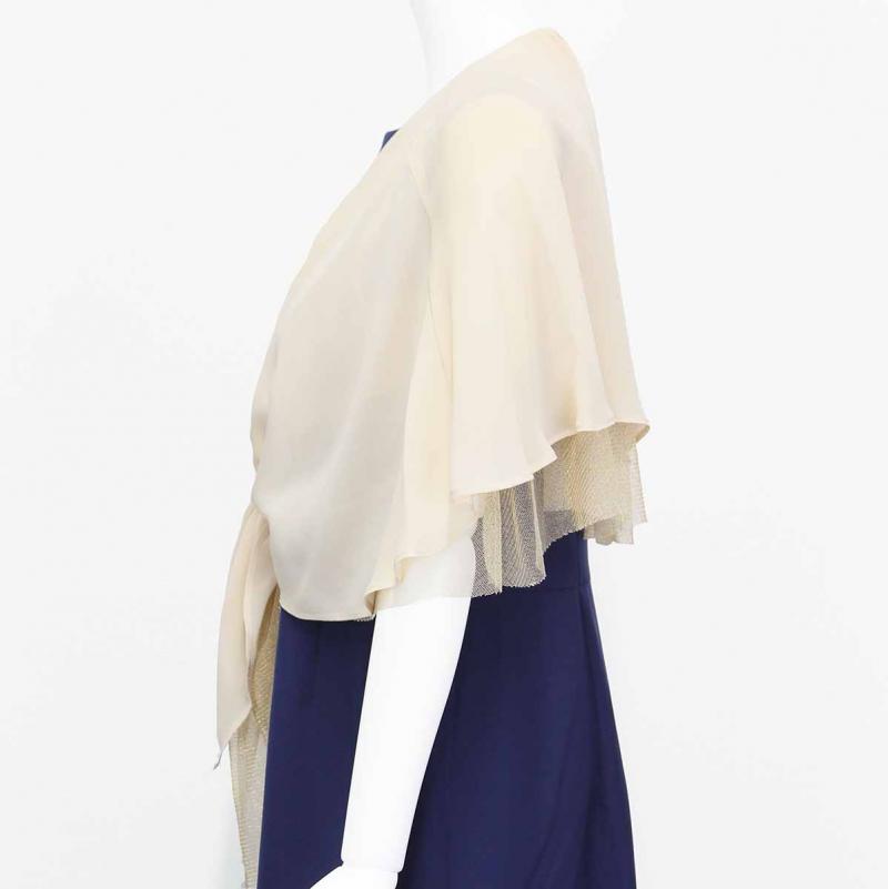 ベージュの3WAY袖付きストール