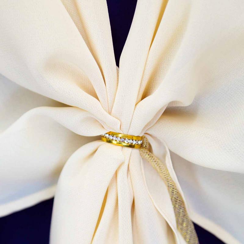 ベージュの3WAY袖付きストール