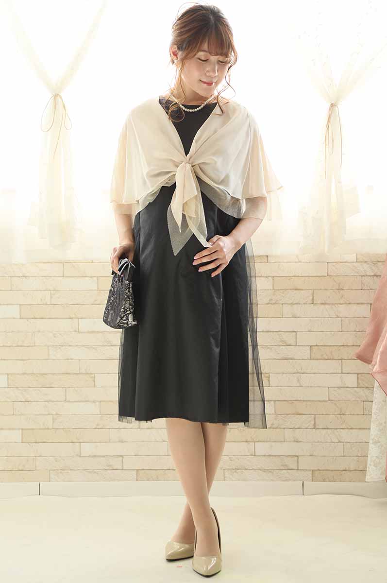 ベージュの3WAY袖付きストール