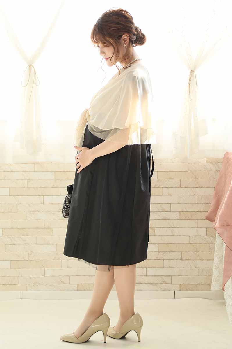 ベージュの3WAY袖付きストール