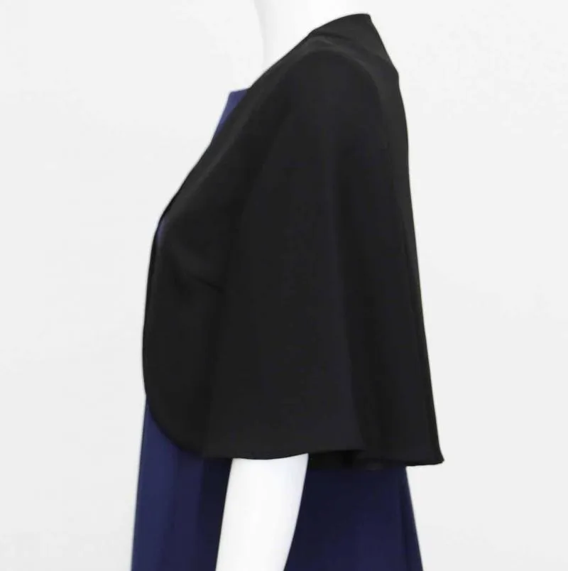 ブラックのスリットスリーブボレロ