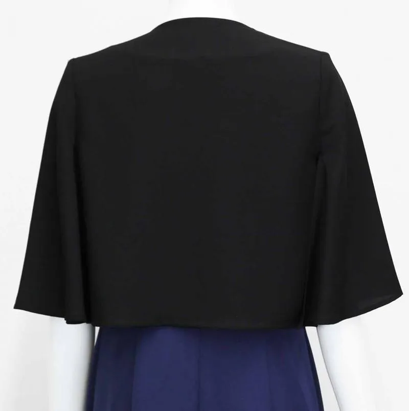 ブラックのスリットスリーブボレロ