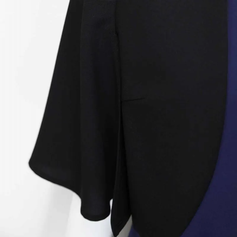 ブラックのスリットスリーブボレロ