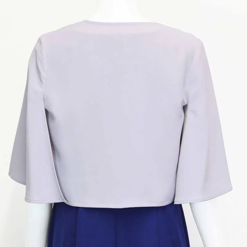 グレーのスリットスリーブボレロ