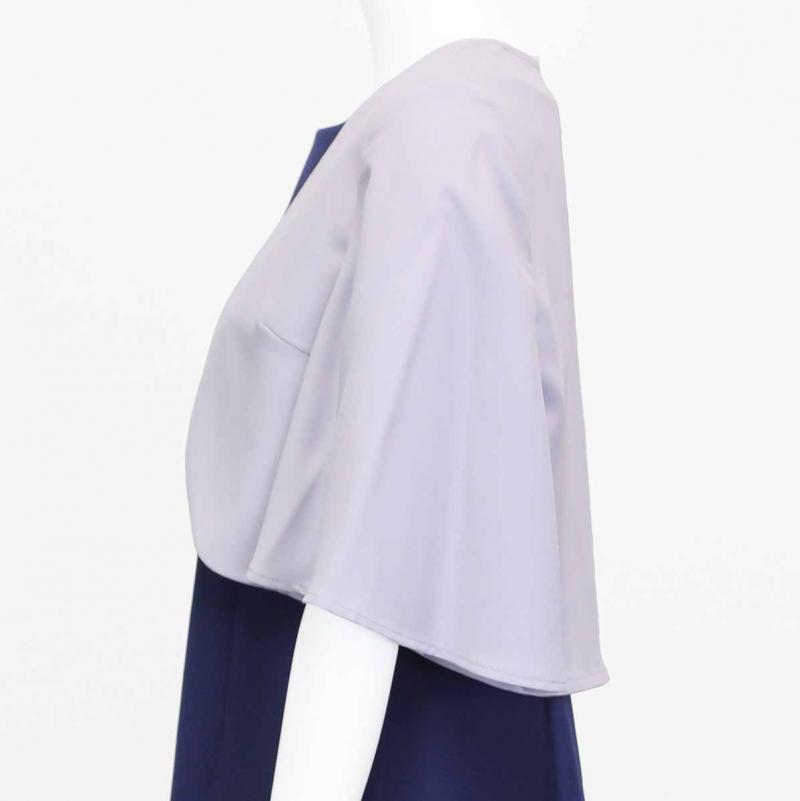 グレーのスリットスリーブボレロ