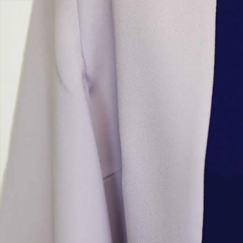 グレーのスリットスリーブボレロ