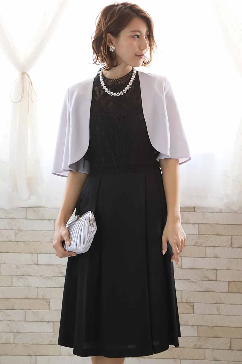 グレーのスリットスリーブボレロ