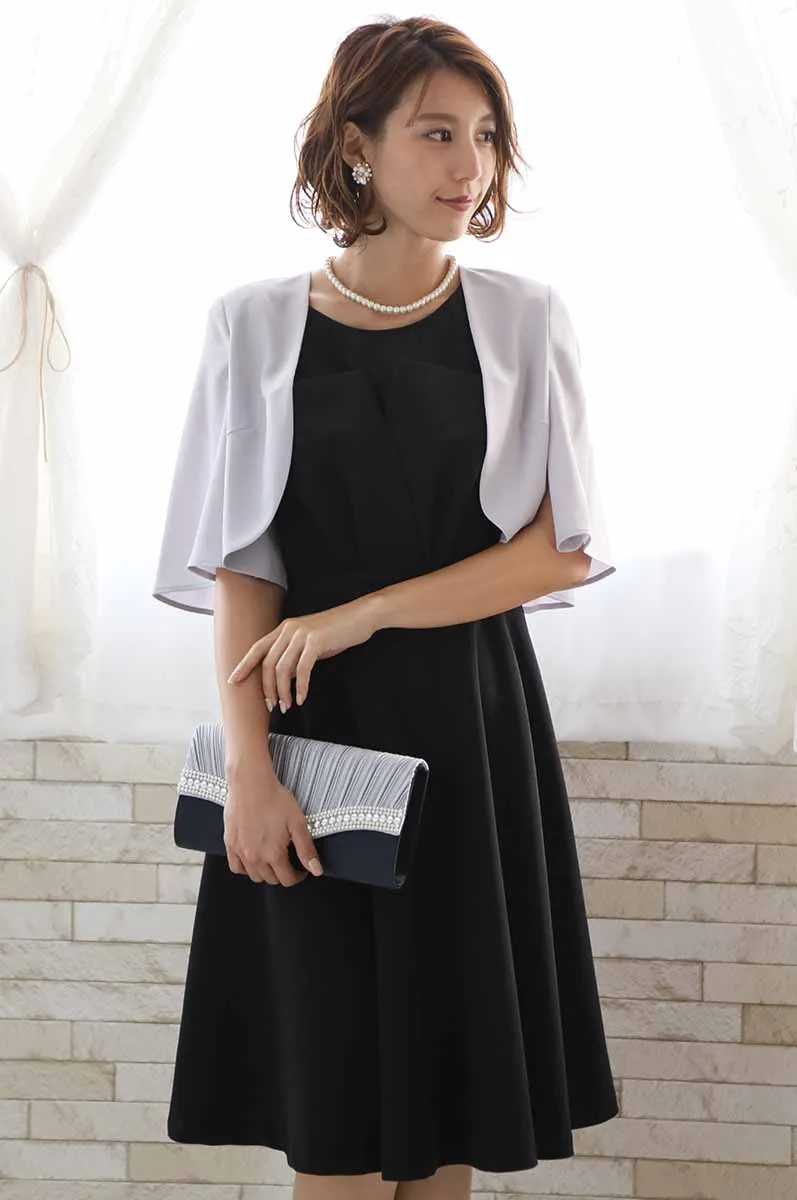 グレーのスリットスリーブボレロ