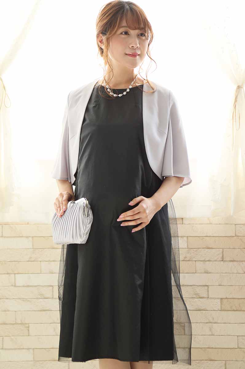 グレーのスリットスリーブボレロ