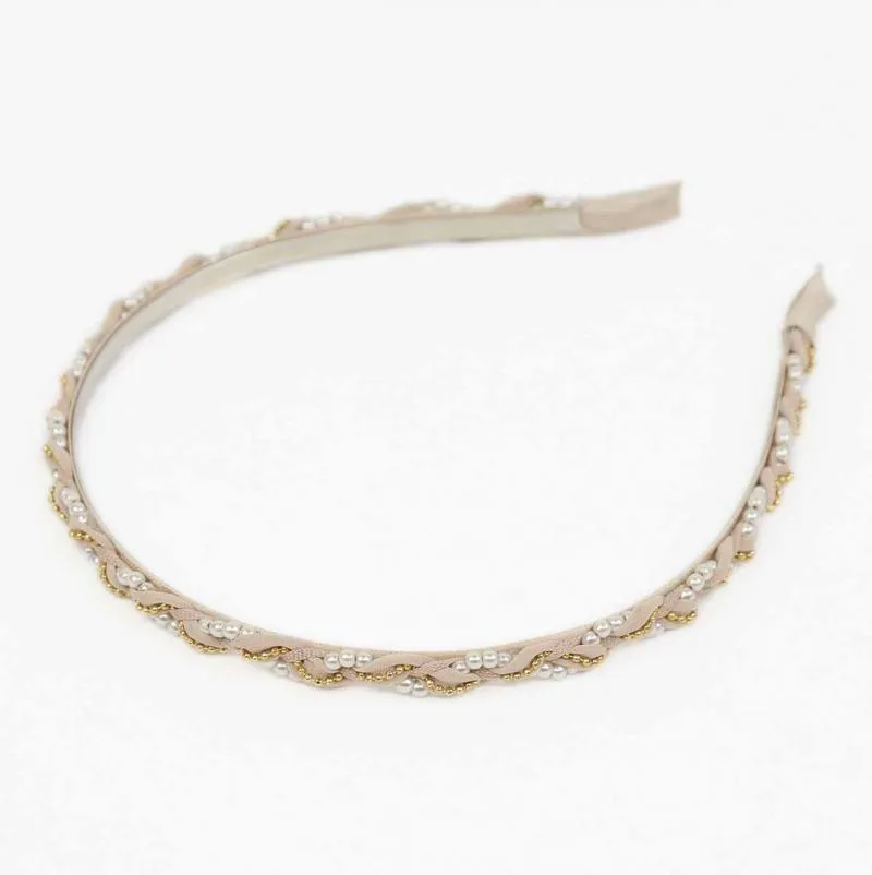 ベージュのパール付きカチューシャ