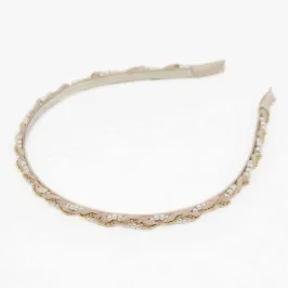 ベージュのパール付きカチューシャ