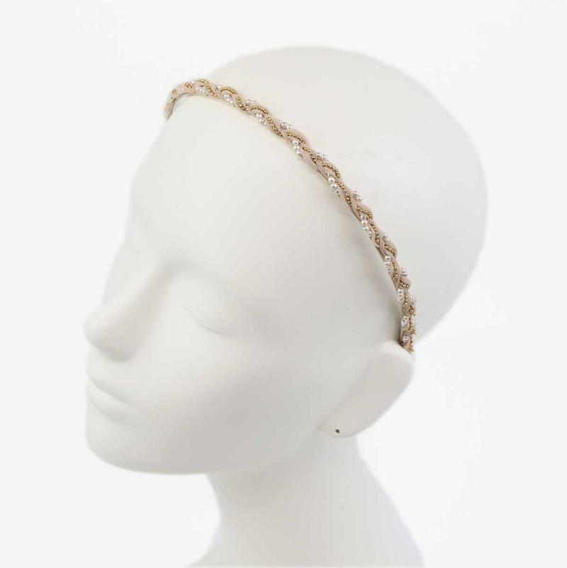 ベージュのパール付きカチューシャ